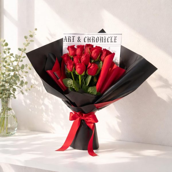 Ramo de Rosas Rojas en Envoltura Negra Elegante