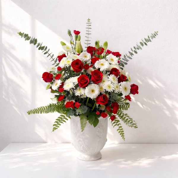 Arreglo Floral con Rosas Rojas y Margaritas Blancas