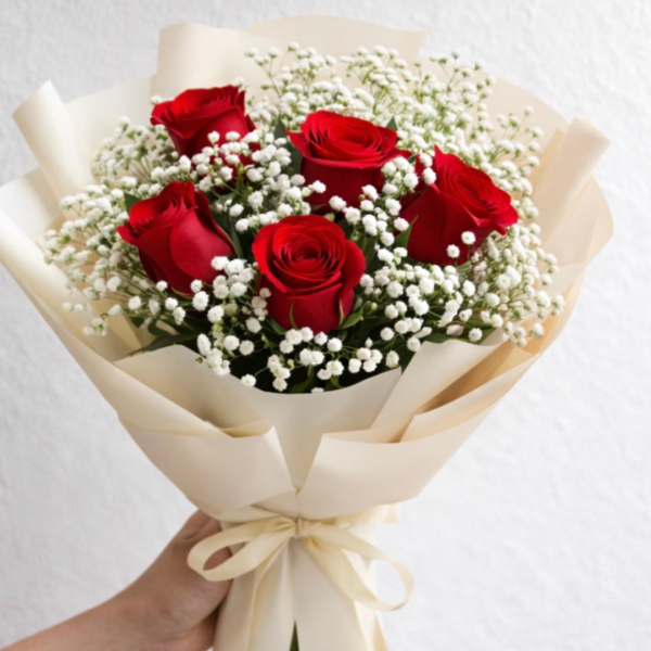 Tierna ramo con 5 rosas rojas