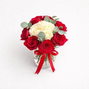 Arreglo con Rosas rojas y blancas